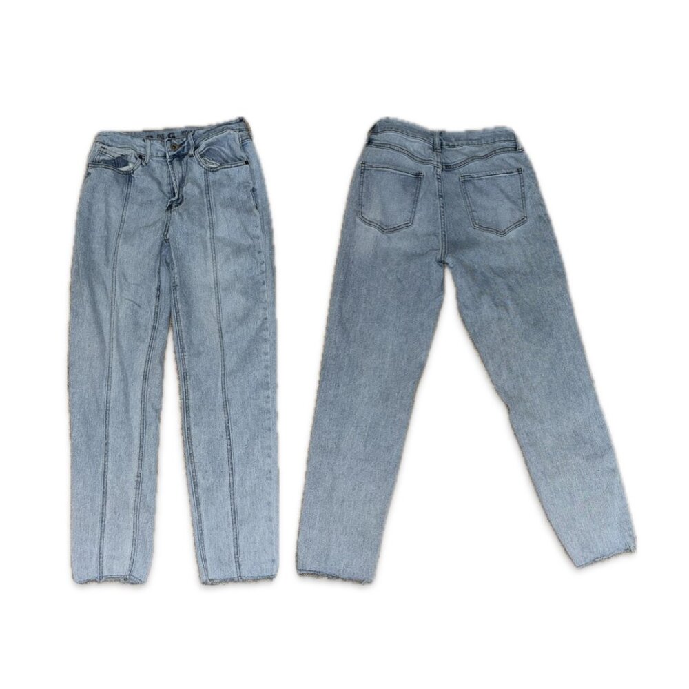 Light Blue Straight Leg Jeans – Stylish & Comfy!